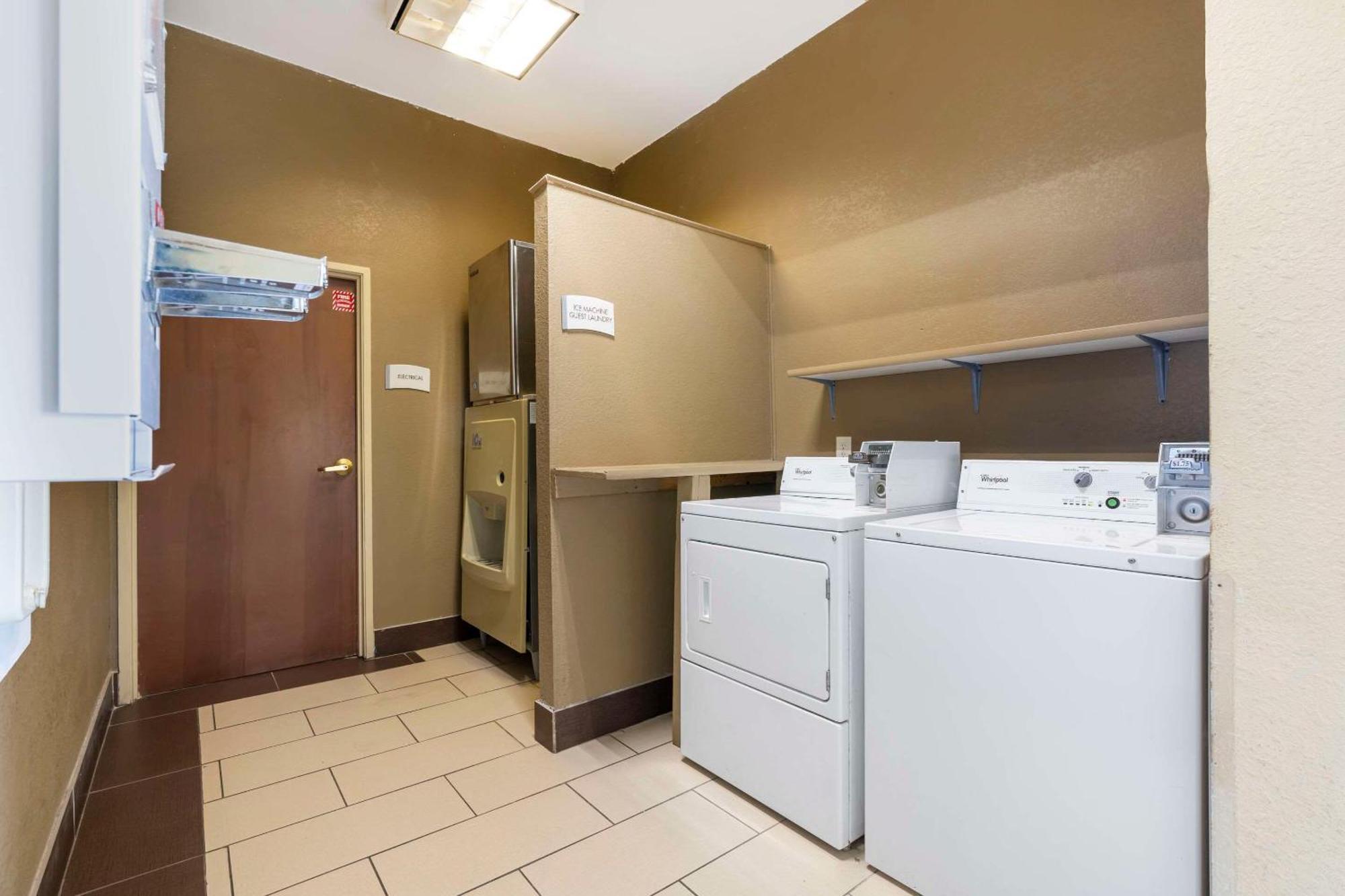 Quality Suites La Grange Extérieur photo