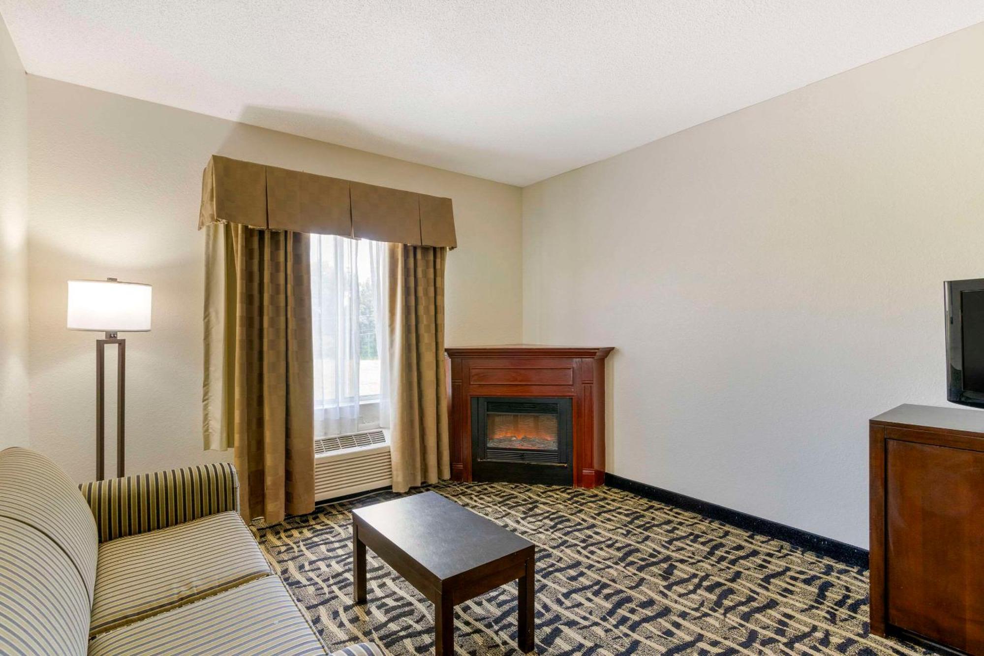 Quality Suites La Grange Extérieur photo