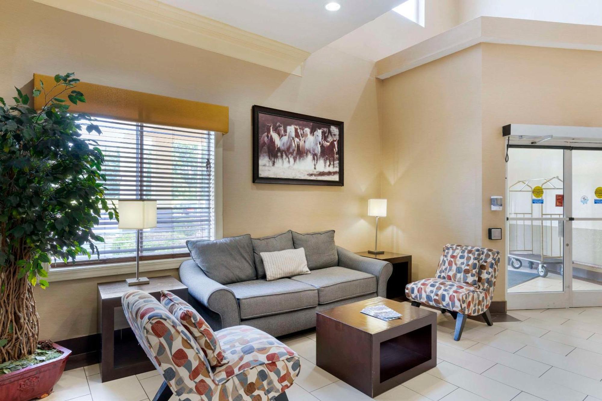 Quality Suites La Grange Extérieur photo